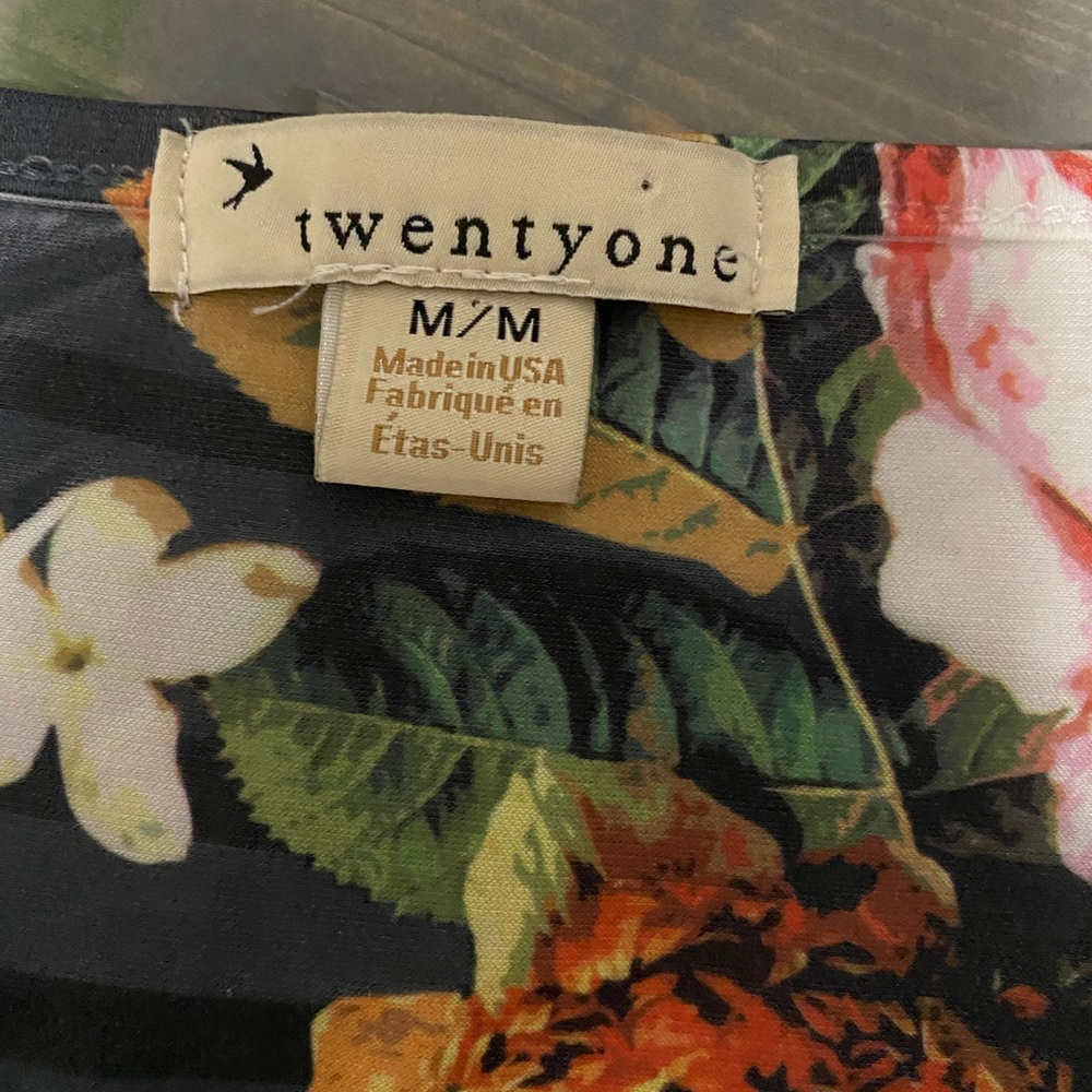 Twenty one tiered floral tank - Picture 2 of 3